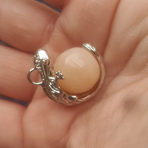 New Pink Quartz Round Ball Stainless Steel Lizard Pendant. - Picture 9 of 10